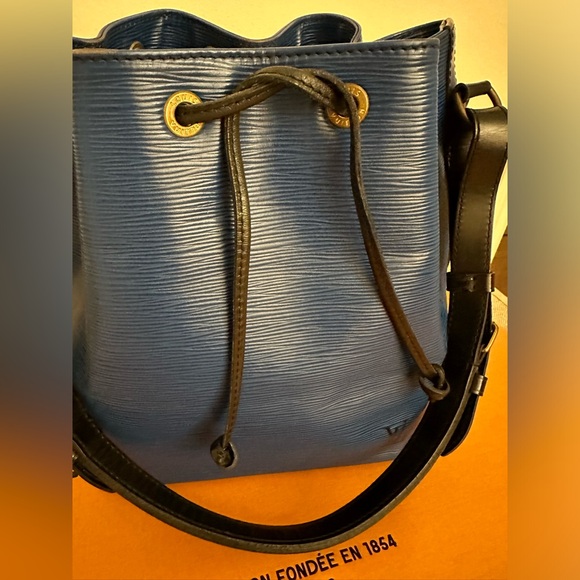 Louis Vuitton Epi Noe colorblock blue and black EUC - Picture 9 of 15